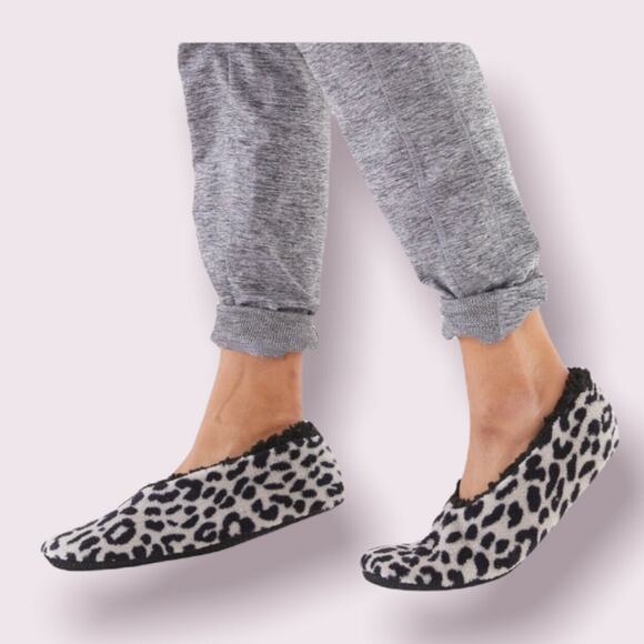 Isaac Mizrahi Leopard Print slippers size medium Fab Fit Fun winter 2021 box - Picture 2 of 5